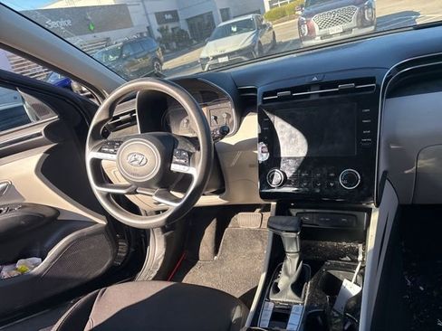 Used 2023 Hyundai Tucson SE image 11