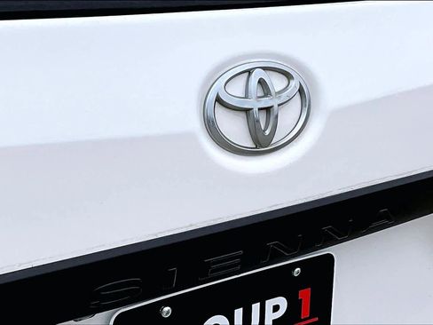 Used 2020 Toyota Sienna L image 29