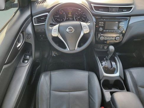 Used 2016 Nissan Rogue SV w/ SV Family Package FWD image 23