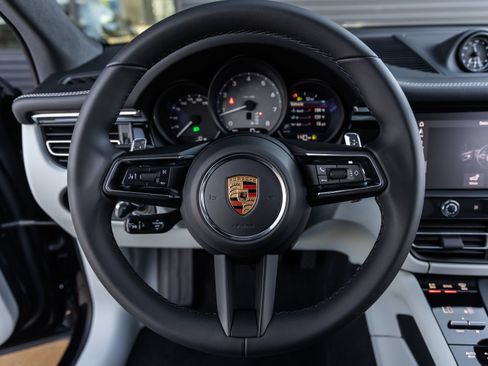 Certified 2026 Porsche Macan S AWD/4WD image 25