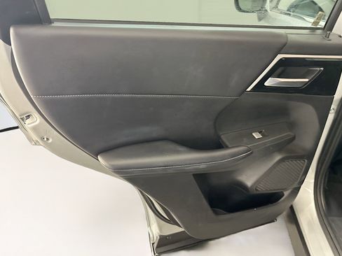 Used 2024 Mitsubishi Outlander SE image 27