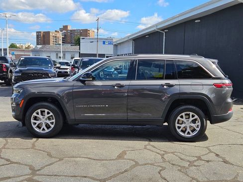 Used 2022 Jeep Grand Cherokee Limited image 2