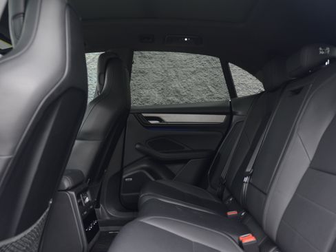 Used 2024 Porsche Macan 4 Electric AWD/4WD image 33