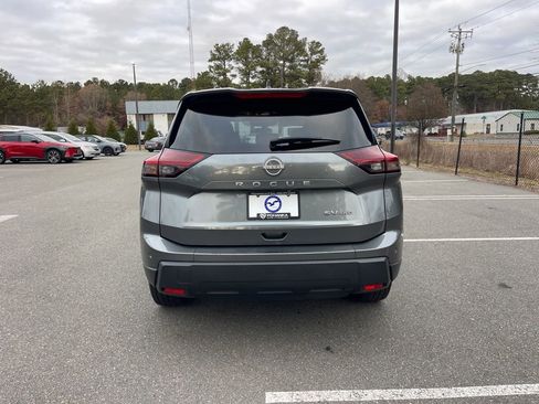 Used 2024 Nissan Rogue SV image 6