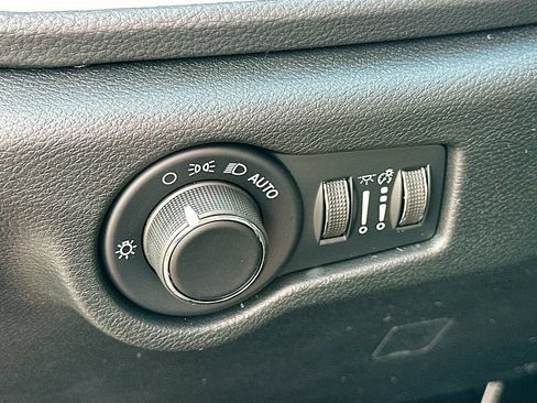 New 2027 Chrysler Pacifica Limited w/ S Appearance Package FWD image 14