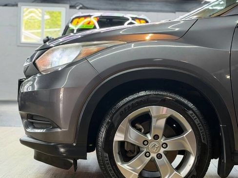 Used 2017 Honda HR-V LX image 3