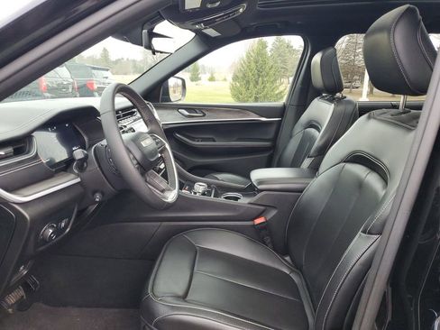 Used 2024 Jeep Grand Cherokee L Limited w/ Luxury Tech Group II image 8