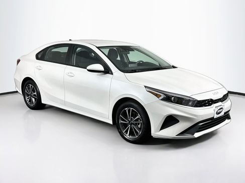 Used 2023 Kia Forte LXS FWD image 2