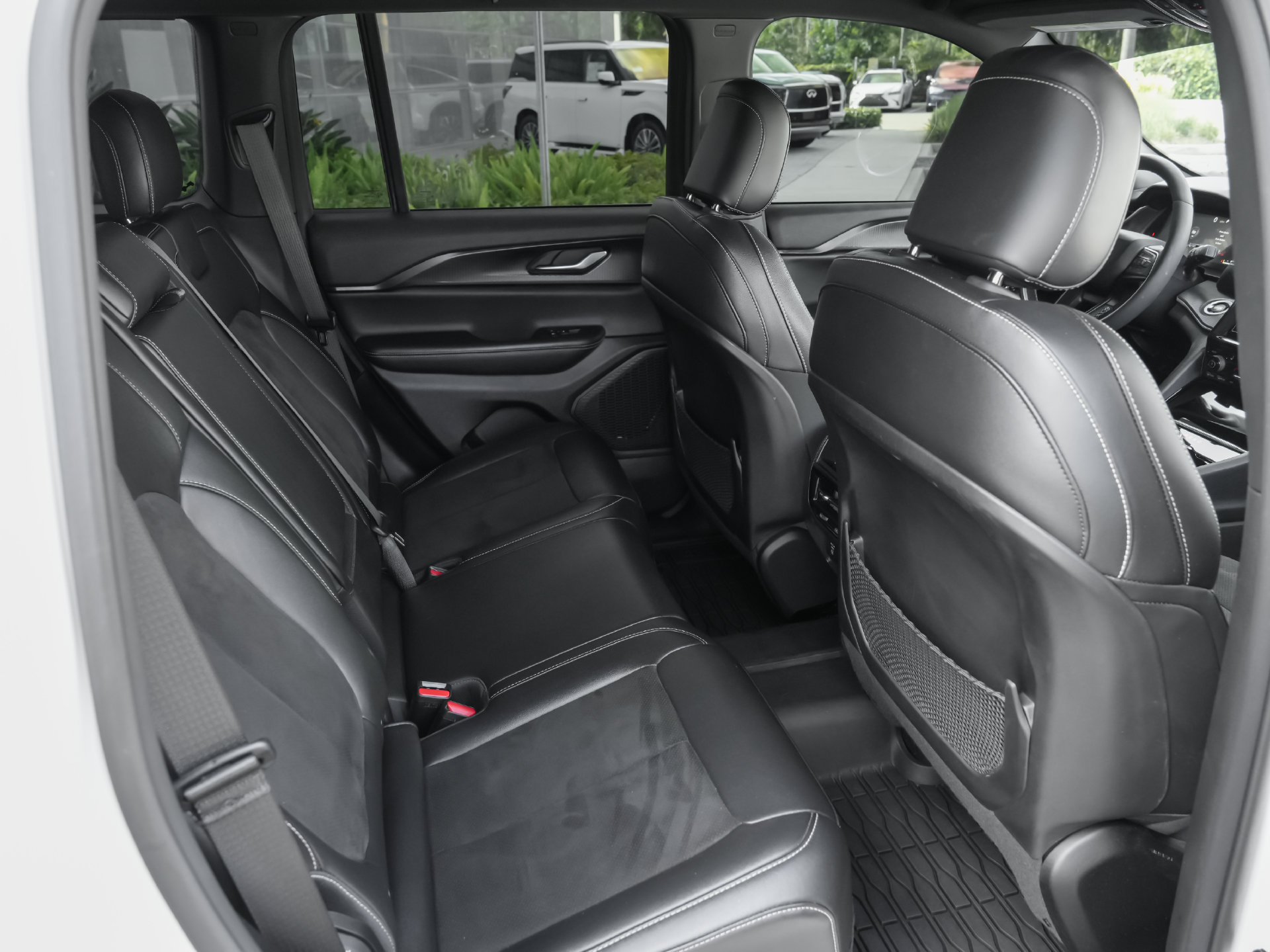 Used 2023 Jeep Grand Cherokee Altitude AWD/4WD image 35