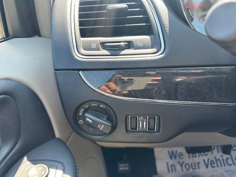Used 2012 Chrysler Town & Country Touring w/ Entertainment Group #1 FWD image 24