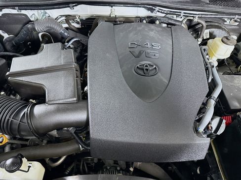Used 2022 Toyota Tacoma SR5 w/ Technology Package RWD image 38