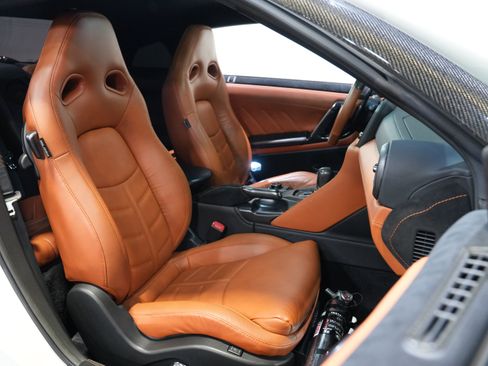 Used 2019 Nissan GT-R Premium w/ Premium Interior Package image 39