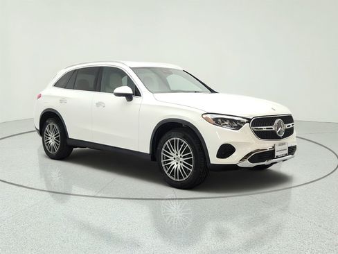 Certified 2026 Mercedes-Benz GLC 300 image 3