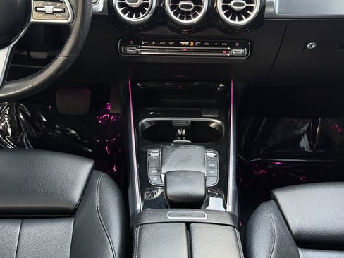 Used 2021 Mercedes-Benz GLB 250 w/ Premium Package image 24