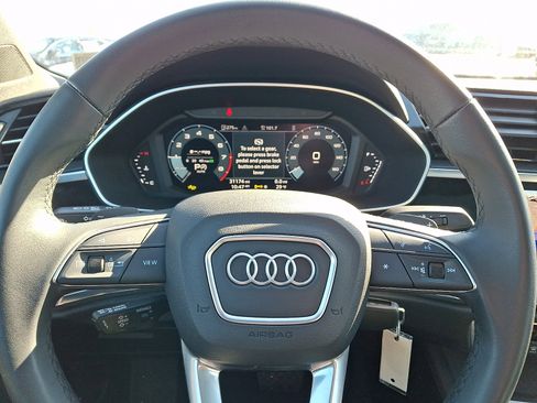 Used 2025 Audi Q3 2.0T Premium image 19