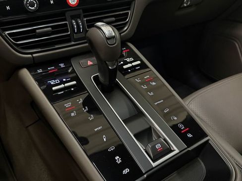 Certified 2023 Porsche Macan S AWD/4WD image 19