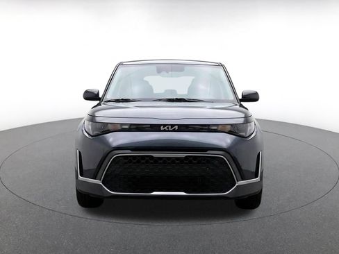 Used 2025 Kia Soul LX w/ LX Technology Package FWD image 2