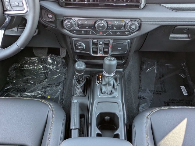 New 2026 Jeep Wrangler Unlimited Sahara AWD/4WD image 19