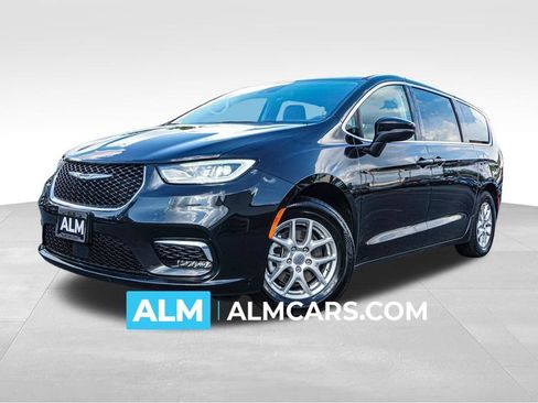 Used 2023 Chrysler Pacifica Touring-L FWD image 1