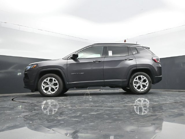 Used 2024 Jeep Compass Latitude AWD/4WD image 42
