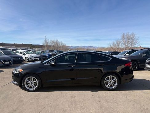 Used 2018 Ford Fusion SE w/ Fusion SE Technology Package image 8