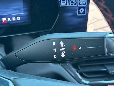 Used 2024 Chevrolet Equinox EV RS FWD image 31