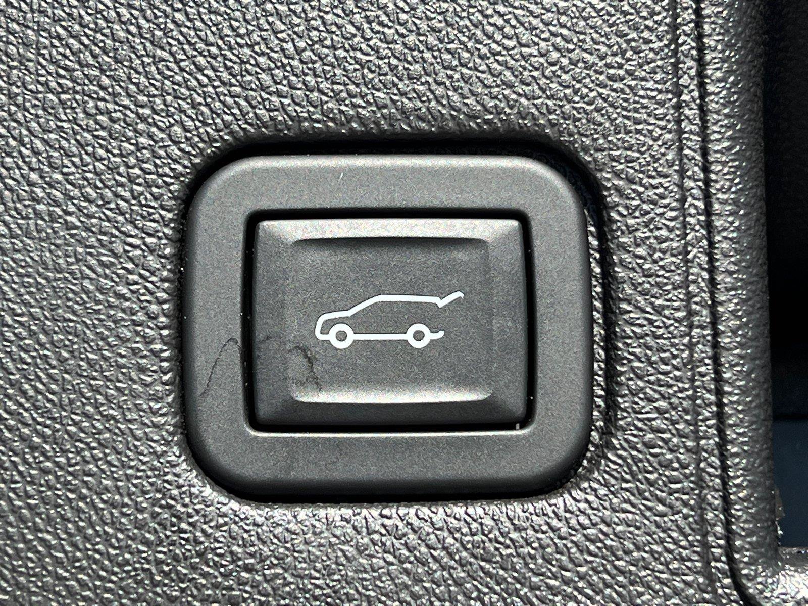 Used 2024 GMC Terrain Denali AWD/4WD image 19