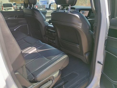 Used 2022 Jeep Wagoneer Series II AWD/4WD image 16
