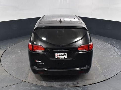 Used 2023 Chrysler Voyager LX image 46