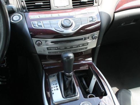 Used 2019 INFINITI Q70 Luxe w/ Proactive Package AWD/4WD image 30