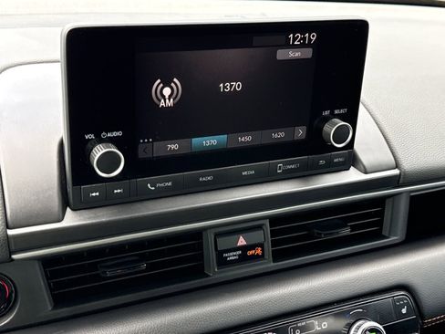 Used 2025 Honda Pilot Sport image 23