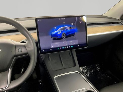 Used 2024 Tesla Model Y Long Range AWD/4WD image 9