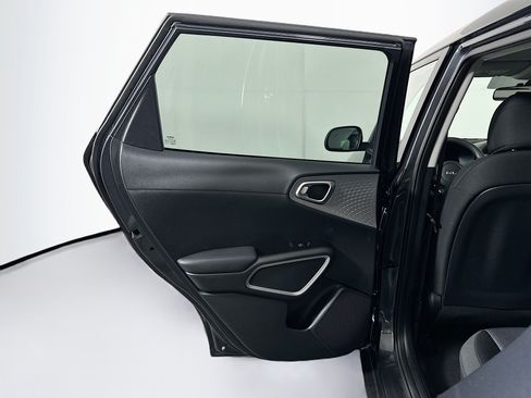Used 2025 Kia Soul LX w/ LX Technology Package FWD image 25