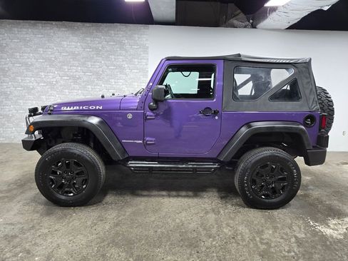 Used 2018 Jeep Wrangler Rubicon w/ Power Convenience Group image 2