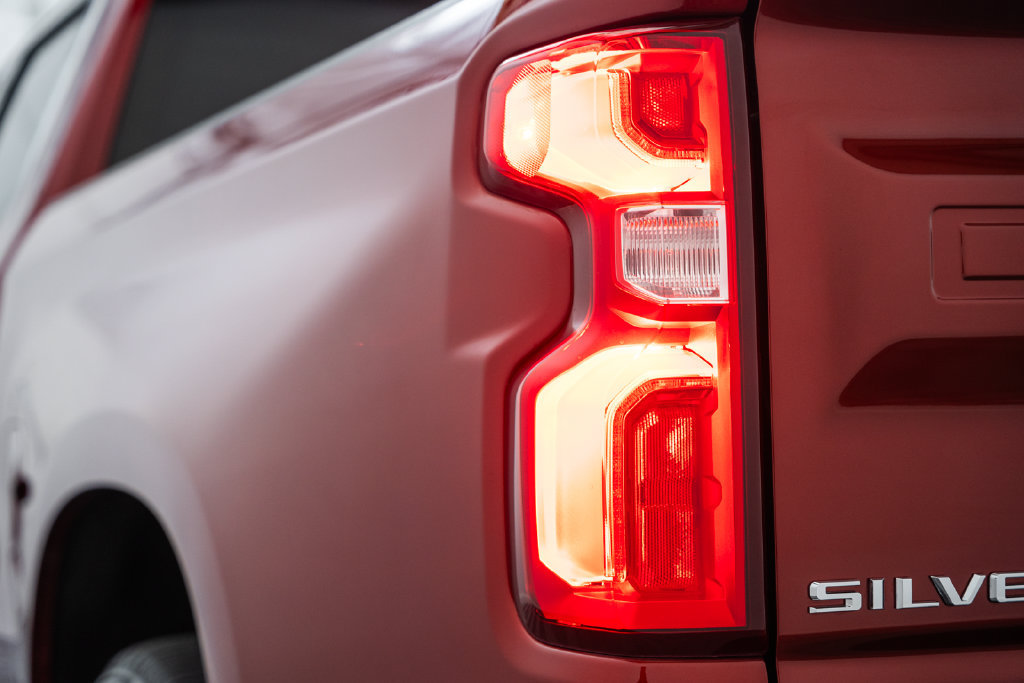 Used 2021 Chevrolet Silverado 1500 High Country w/ Technology Package AWD/4WD image 8