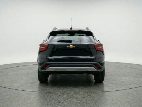 Used 2025 Chevrolet Trax LT FWD image 7