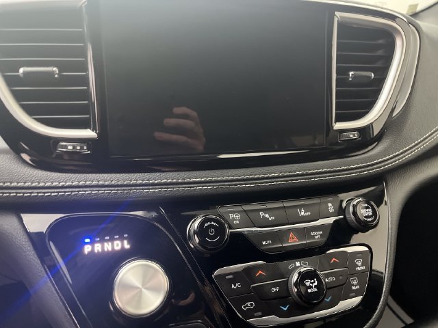 Used 2024 Chrysler Pacifica Limited FWD image 20