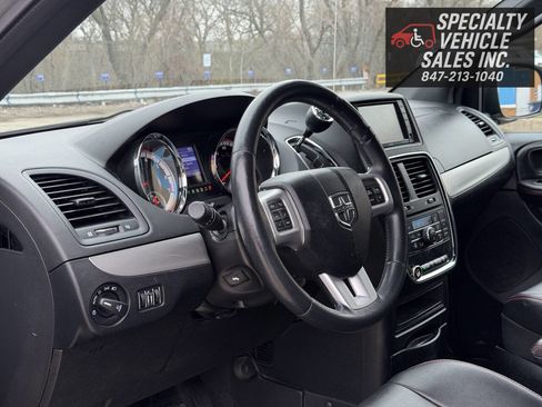 Used 2014 Dodge Grand Caravan R/T image 38