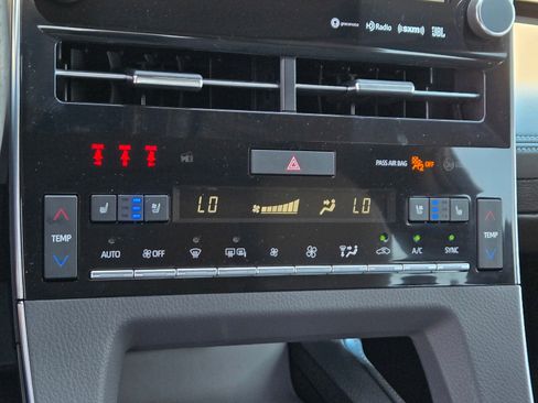 Used 2019 Toyota Avalon Limited FWD image 18