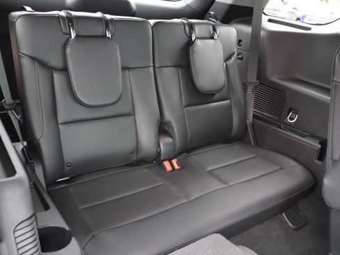 Used 2023 Ford Explorer XLT w/ Equipment Group 202A image 12