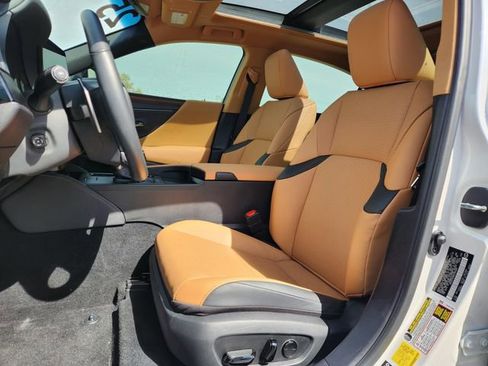 Used 2025 Lexus ES 350 350 w/ Premium Package image 9