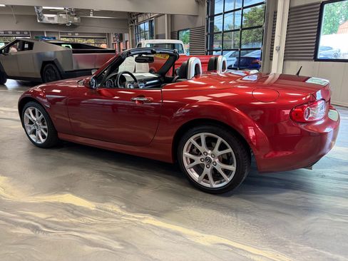 Used 2015 MAZDA MX-5 Miata Grand Touring RWD image 30