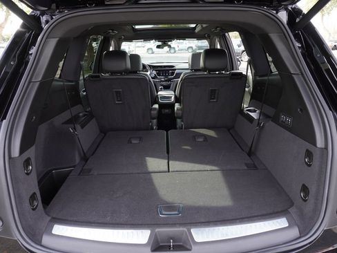 Certified 2025 Cadillac XT6 Premium Luxury image 8