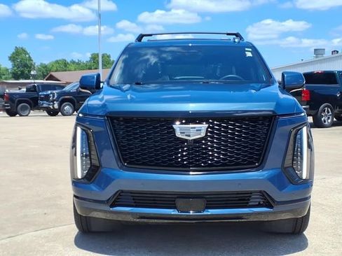 Used 2025 Cadillac Escalade Sport Platinum w/ LPO, ONYX Package AWD/4WD image 2