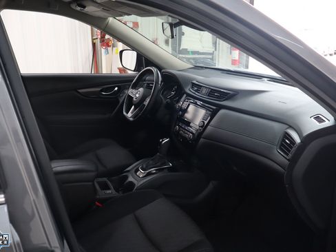 Used 2020 Nissan Rogue SV w/ Premium Package image 28