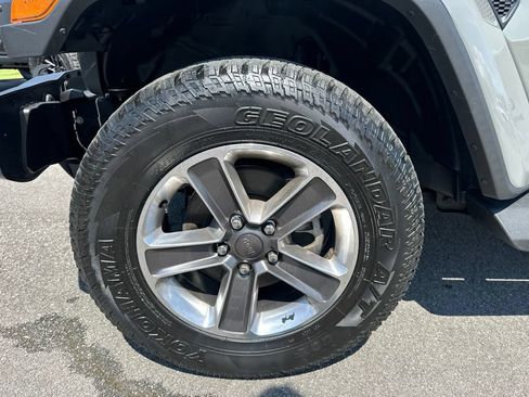 Used 2021 Jeep Wrangler Unlimited Sahara AWD/4WD image 11