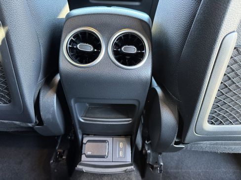 Used 2025 Mercedes-Benz GLA 250 image 9