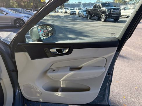 Certified 2023 Volvo XC60 B5 Core w/ Protection Package Premier image 19