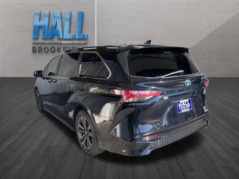 Used 2021 Toyota Sienna XSE image 3