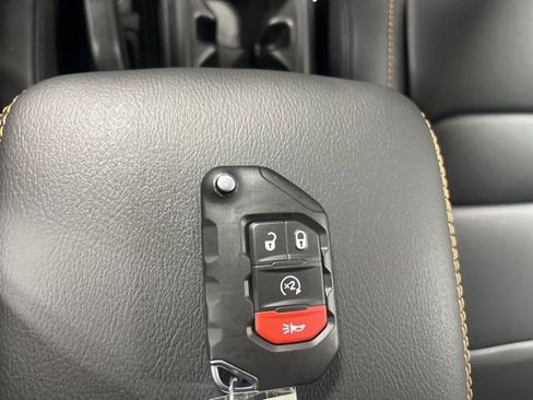 New 2025 Jeep Gladiator Sport image 17